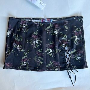 UO Low waist satin skirt NWT